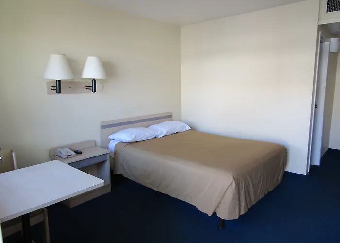 Econo & Hotel