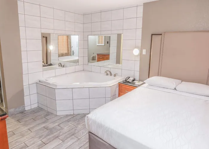 Econo & Hotel 4*