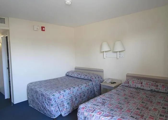 Econo & Hotel