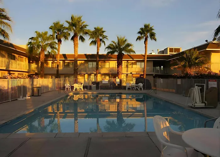 Hotel Econo & 4*