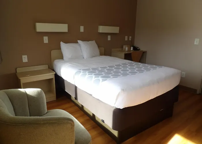 Econo & Hotel 4*
