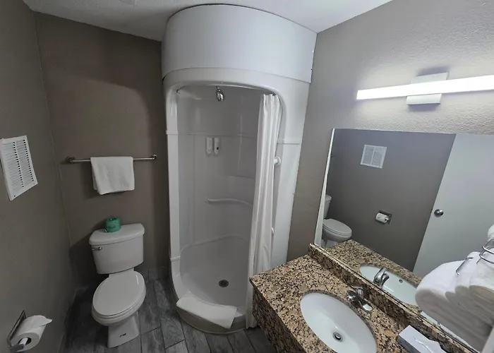 Hotel Econo & 4*