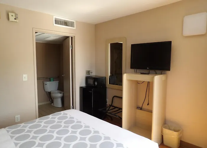 Econo & Hotel 4*