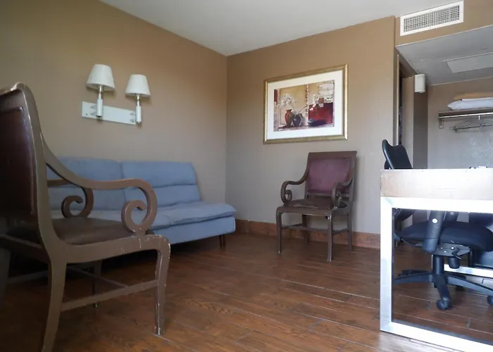 Hotel Econo & 4*