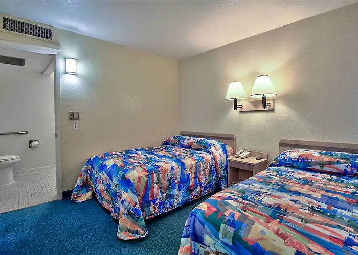 Econo & Hotel 4*