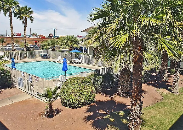 Econo & Hotel 4*