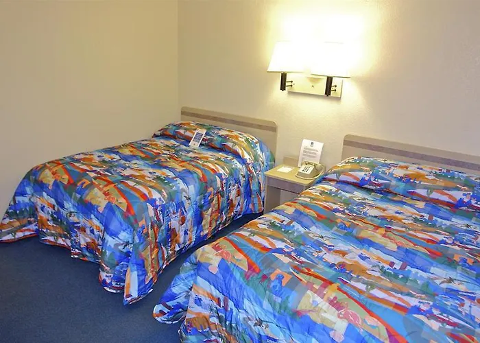 Hotel Econo & 4*