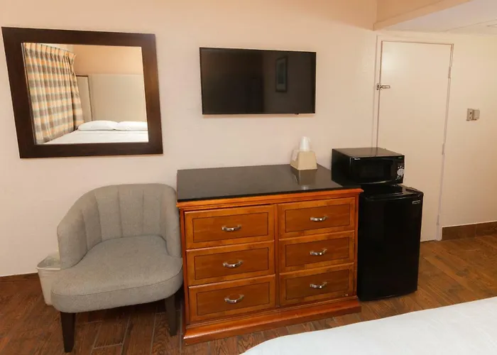 Hotel Econo &